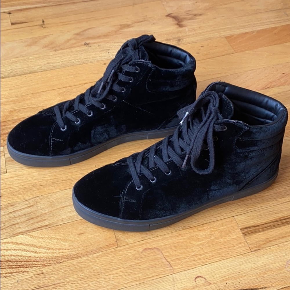 Zara Men’s Velvet Sneakers